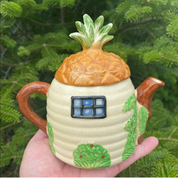 Mismatched Teapot Beehive Base with Pineapple Lid - Picture 2 of 2